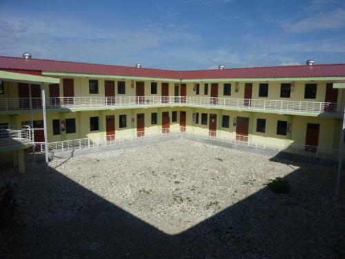 Los seminaristas de Haití viven ya en un edificio tras cinco años residiendo en carpas de emergencia por el terremoto