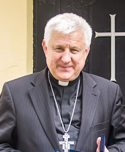 Mons. Shyrokoradiuk advierte que en el este de Ucrania hay gente muriendo de hambre