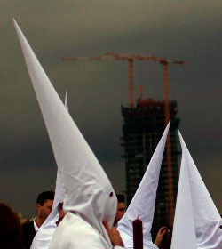 El arzobispo de Sevilla acota las salidas extraordinarias de procesiones