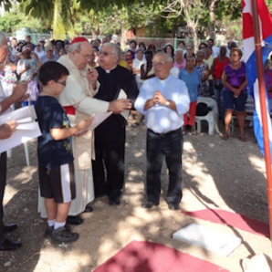 El cardenal Jaime Ortega coloca la primera piedra del templo de la parroquia de San Juan Pablo II