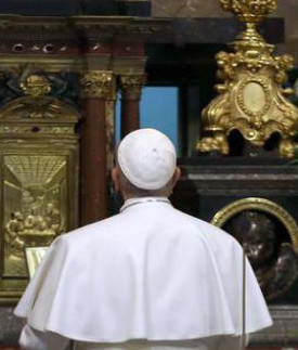 El Papa reza la «Piccola Suplica» en el Santuario de la Virgen de Pompeya