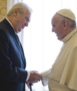 El presidente checo denuncia ante el Papa el abandono de ancianos en los hospicios