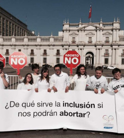 Jóvenes con síndrome de Down protestan contra el aborto