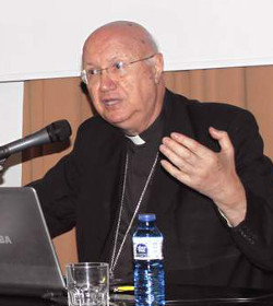 Mons. Celli aboga por adaptar el lenguaje de la Iglesia para que sea entendido por los jvenes