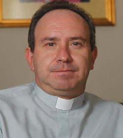 Chile: el arzobispado de Santiago agradece a Rodrigo Tupper su servicio tras abandonar el sacerdocio