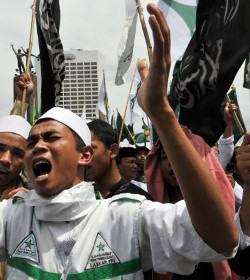 Indonesia: radicales musulmanes ponen fin violentamente un encuentro de scouts cristianos