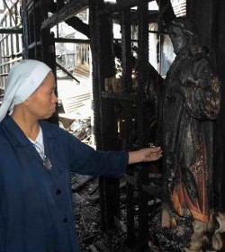 Una imagen del Sagrado Corazn de Jess sobrevive a un incendio en un convento de Filipinas