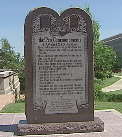 El Supremo de Oklahoma ratifica la retirada de un monumento a los Diez Mandamientos en el capitolio estatal