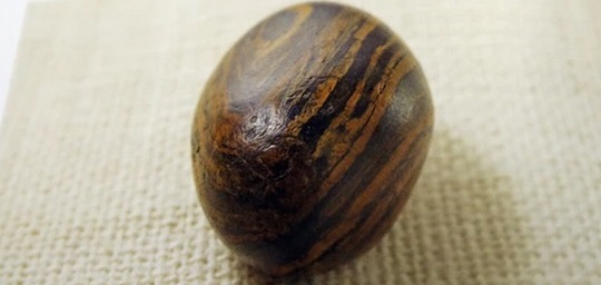 Los mormones presentan la piedra mágica que supuestamente usó su fundador para traducir sus «escrituras»