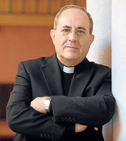 Mons. Asenjo pide cada da a Dios por la paz, la justicia, la libertad y la unidad de Espaa