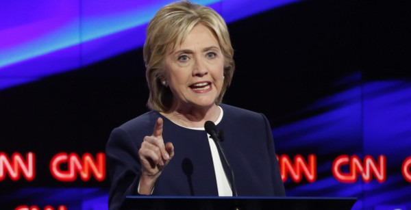 Hillary Clinton sale en defensa de los crímenes de Planned Parenthood y su financiación pública