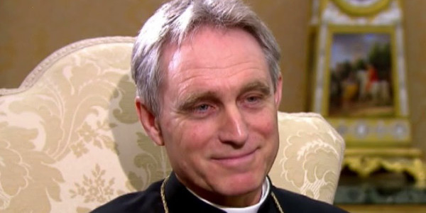 Mons. Gänswein: «Si un Papa quiere cambiar algo de la doctrina, entonces debe decirlo con claridad»