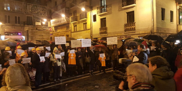 Primera manifestación en Pamplona contra la exposición del profanador blasfemo Abel Azcona