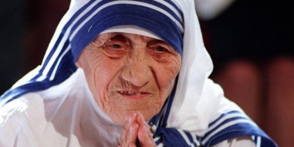 El Papa firma el decreto de canonización de la Madre Teresa de Calcuta