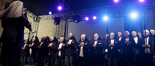 Gays vestidos de monjas en el pregn de las fiestas patronales de Palma de Mallorca