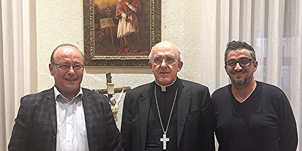 Mons. Osoro accede a presentar un libro con el P. Ángel y el director de Religión Digital