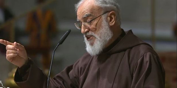 P. Cantalamessa: El alma que se mira en el espejo de la Palabra aprende a conocerse a s misma