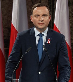 El presidente polaco recibe a los jvenes Cantores de la Estrella y les agradece la labor social que realizan