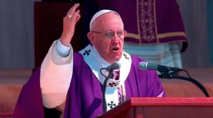 El Papa pide a los fieles que detecten y desechen las tentaciones de la riqueza, vanidad y orgullo