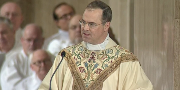 El sacerdote e hijo del juez Scalia aprovecha el funeral de su padre para predicar el evangelio a todo EE.UU