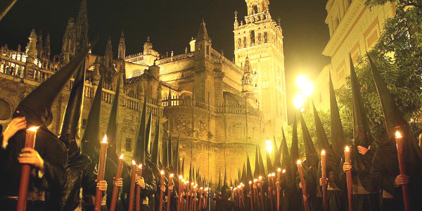 Las Hermandades de Sevilla rezarán un padrenuestro de desagravio por el padrenuestro blasfemo en Barcelona