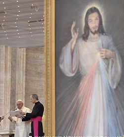 Dejmonos guiar por el amor y llegaremos a ser misericordiosos como el Padre, el Papa en la Vigilia de la Divina Misericordia