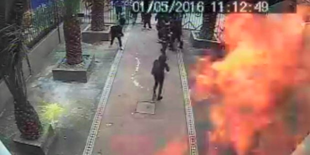 Atacan con un cctel molotov una parroquia de Santiago de Chile el Da del Trabajador