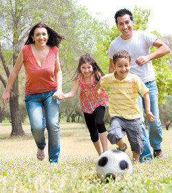 Arzobispo de Arequipa: La economa puede crecer pero la sociedad se desmorona si se pierde la familia