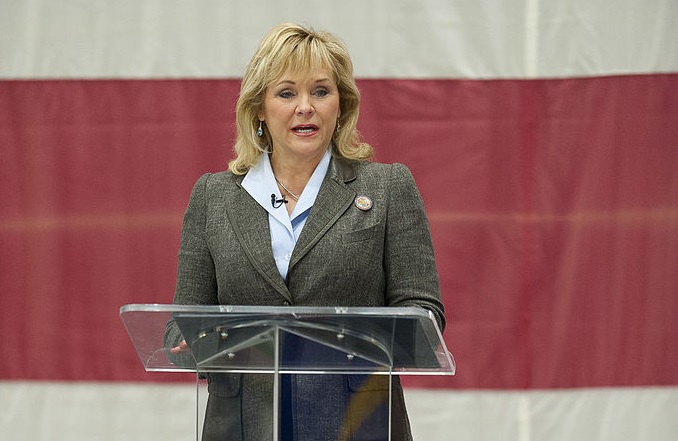 La gobernadora de Oklahoma veta la ley que protega la vida humana del crimen del aborto