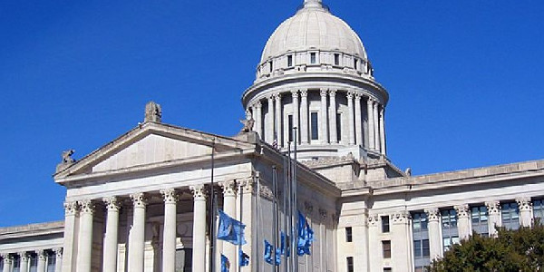 Oklahoma aprueba una ley que convierte en delito el aborto y retira la licencia a los mdicos abortistas