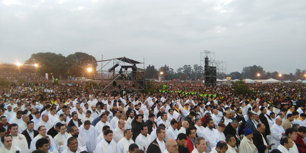 Aumenta la participacin de los fieles en las Misas del Congreso Eucarstico Nacional de Argentina
