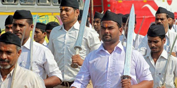 India: fundamentalistas hindúes agreden a un pastor protestante y la policía le detiene a él