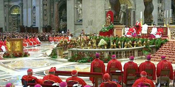 El Papa bendice los palios de los arzobispos metropolitanos nombrados en el último año