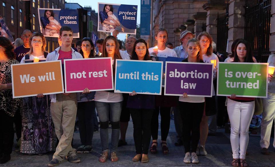El Parlamento irlandés rechaza legalizar el aborto cuando el feto presenta anomalías
