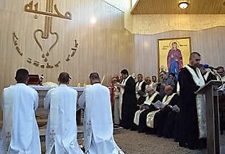 Se ordenan tres nuevos sacerdotes en un campo de refugiados de Irak