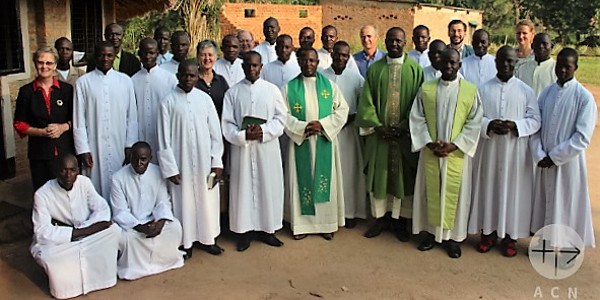 El seminario de la diócesis de Tombura-Yambio pide ayuda para dar de comer a sus seminaristas