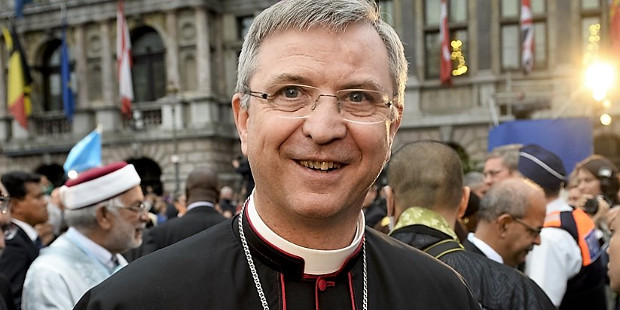 Una asociación de seglares católicos belgas denuncia al obispo de Amberes ante Roma
