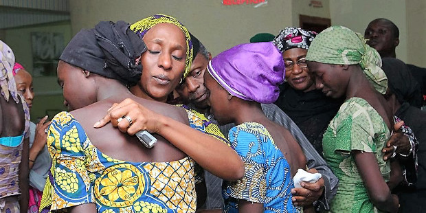 La joven liberada del secuestro de Boko Haram pide orar por la liberación del resto