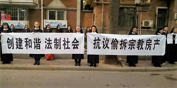 China: monjas, sacerdotes y fieles laicos se manifiestan para que les devuelvan un edificio