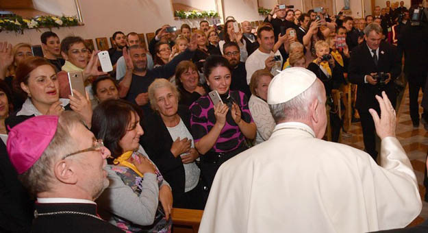 El Papa pide a los catlicos en Georgia recibir la herencia para conservarla, hacerla crecer y darla
