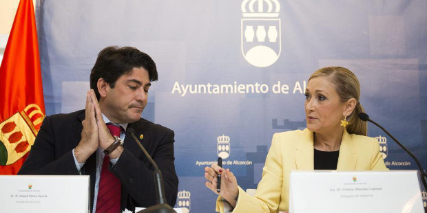 Cristina Cifuentes desautoriza al alcalde de Alcorcón por criticar el feminismo radical