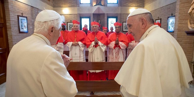 El Papa Francisco y los nuevos cardenales visitan a Benedicto XVI