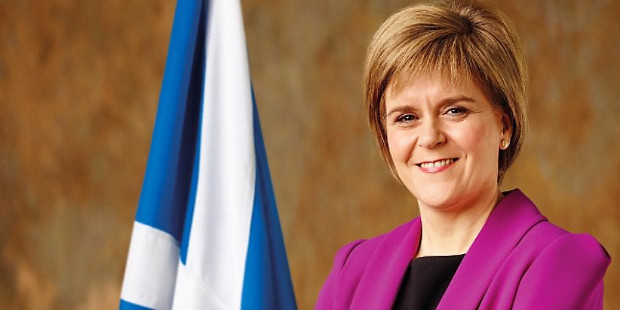 La primera ministra de Escocia quiere que los escoceses paguen el aborto de las mujeres de Irlanda del Norte