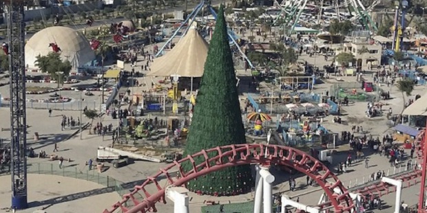 Un hombre de negocios musulmn ha erigido el rbol de Navidad ms alto en Bagdad