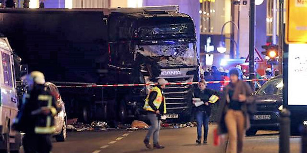 Un camión atropella, mata y hiere a varias personas en un mercadillo de Navidad en Berlín