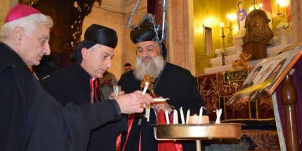 Los líderes cristianos de Alepo rezan por la paz en la Catedral siro-ortodoxa de Efrén