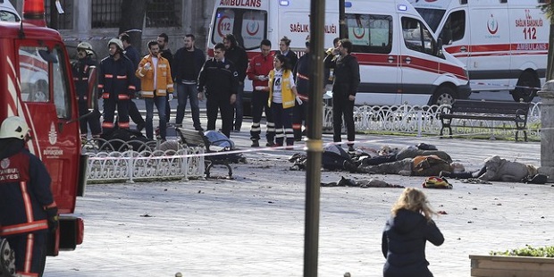 Atentado terrorista en Estambul deja 39 personas muertas