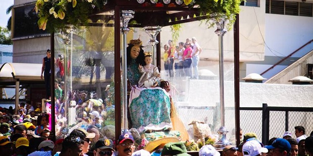 Procesin de la imagen de la Divina Pastora