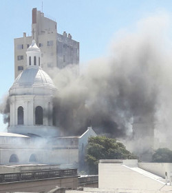 Se incendia la Catedral de San Nicols de los Arroyos