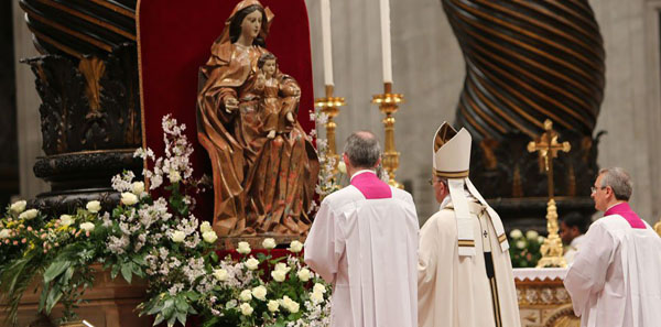 Papa Francisco: «No somos huérfanos, tenemos una Madre. Confesemos juntos esta verdad»